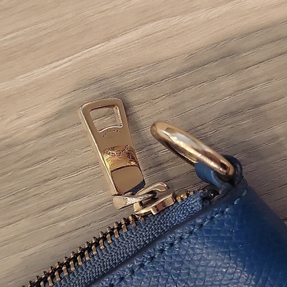 Coach wristlet - Picture 3 of 5